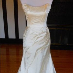 Genuine Anne barge wedding gown . Unworn,unaltered